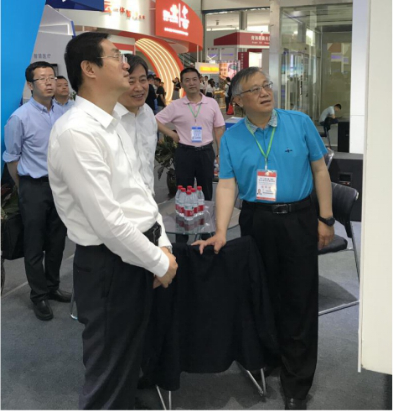 省委常委、西寧市委書(shū)記王曉蒞臨第十九屆青洽會(huì)青海物產(chǎn)展位參觀