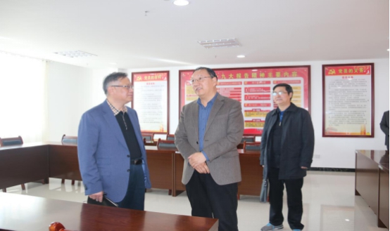 省委常委、省總工會(huì)主席馬吉孝等一行蒞臨青海物產(chǎn)集團(tuán)公司視察，調(diào)研指導(dǎo)道路貨運(yùn)企業(yè)建會(huì)、貨運(yùn)司機(jī)入會(huì)等工作