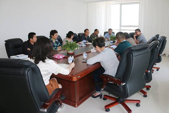 省商務(wù)廳副廳長(zhǎng)朱小青協(xié)同西寧海關(guān)、省檢驗(yàn)檢疫局一行深入企業(yè)就保稅物流中心封關(guān)運(yùn)營(yíng)