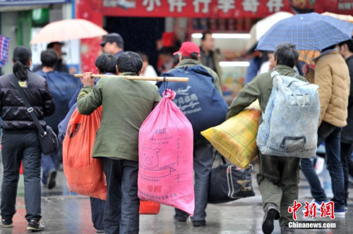 聚焦春節(jié)&ldquo;恐歸族&rdquo;：近鄉(xiāng)情怯，恐懼何來(lái)？(圖)